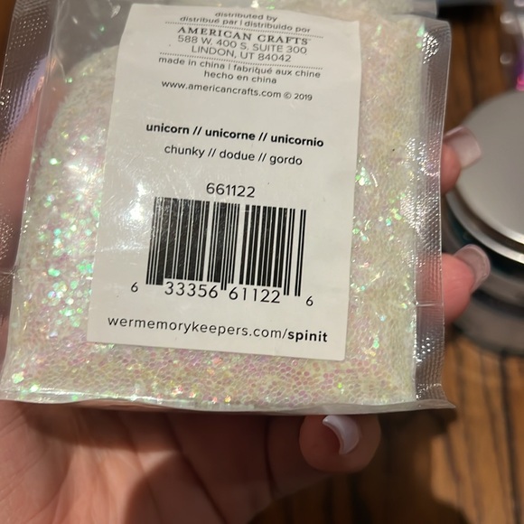 We R Memory Keepers SPIN IT POLYESTER GLITTER 5 NEW 8 used once- 10 oz bags each - Picture 11 of 17
